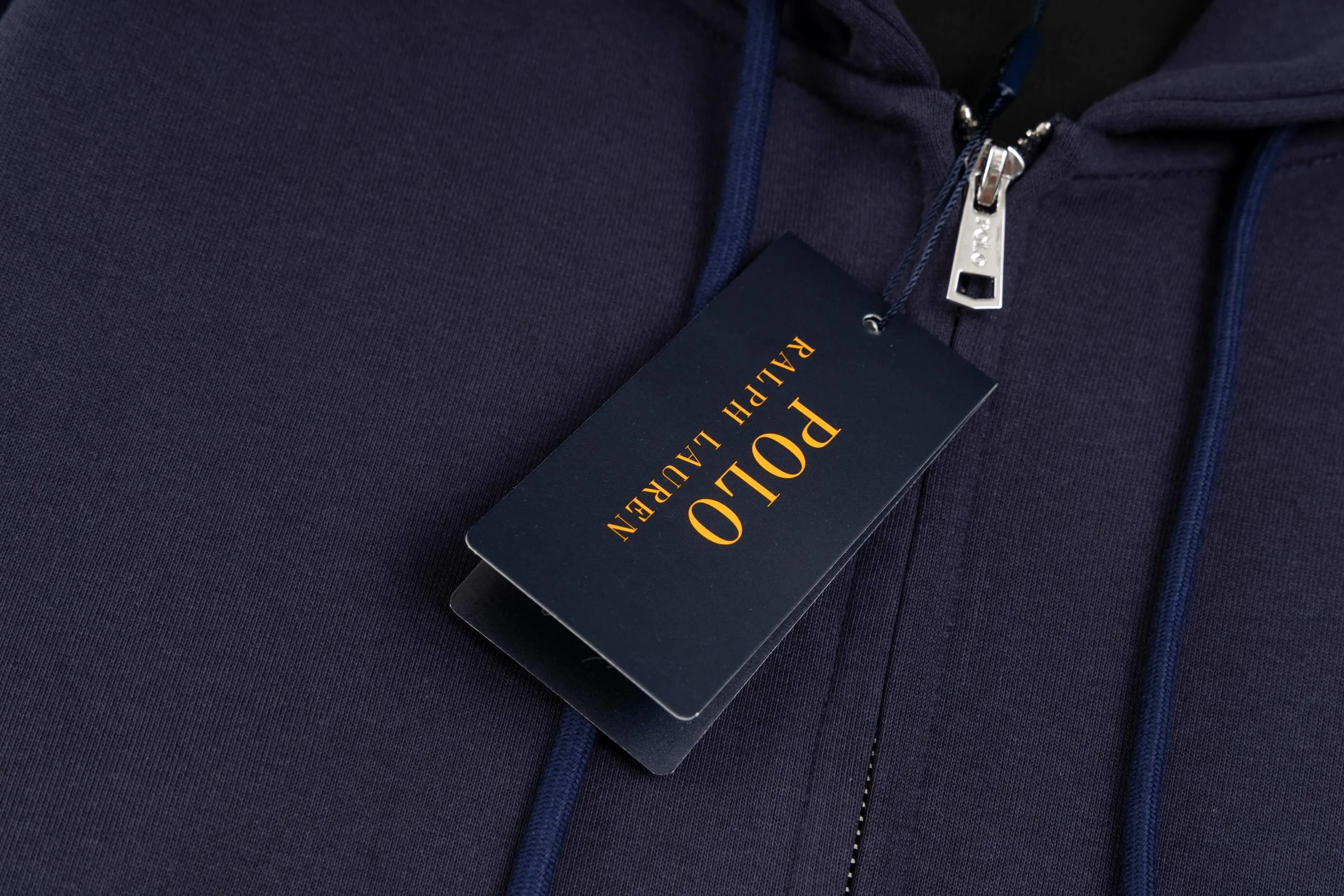 P270 model number SL322 Rah Lauren raff pony small label embroidered zipper hooded jacket. The fabric is made of 420 air layer high weight double-ply double yarn knitted fabric. Same style for couples. Complete package with three labels. Distinguish the market currency. Compare at will. Oversize loose version. Can be worn up to 200. Fit below loose. Original matching accessories 1:1. Main mark process. Very high-end. Color: black, navy. Size: S-XL.